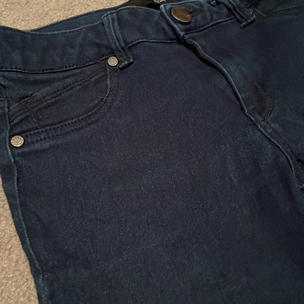Capris - Picture 2 of 4